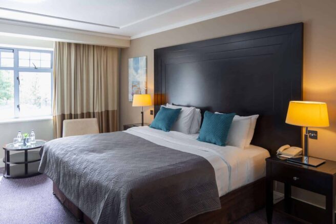 Deluxe Bedroom (1)
