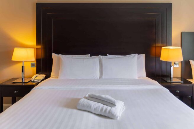 Deluxe Bedroom (1)