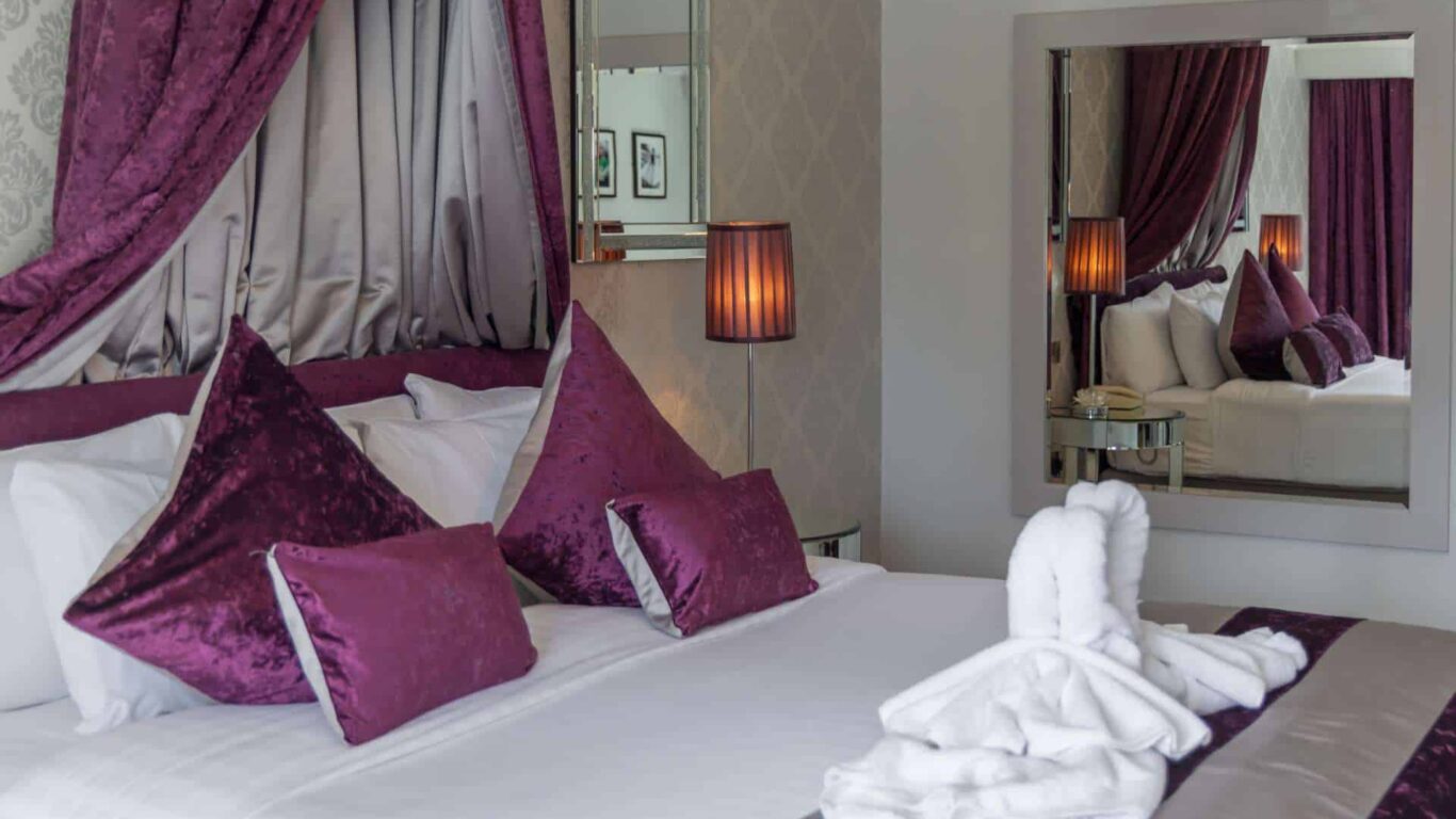 Princess Grace Honeymoon Suite (3)